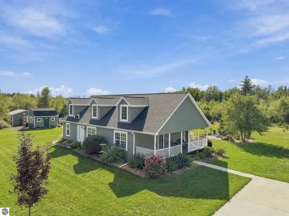 7672 E 18 1/2 Rd, Manton, MI 49663