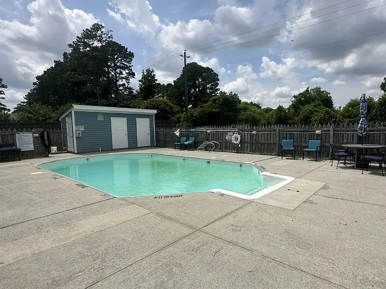 126 Lullwater Dr #B — Photo 16