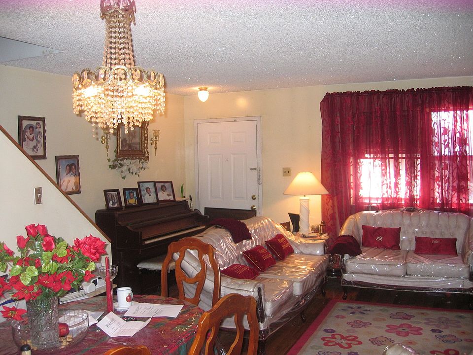 2nd image of 405 Wyona St