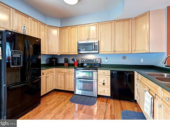 2nd image of 913 Boundary Ct
