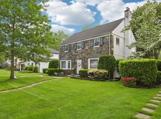 42 Huntington Rd, Garden City, NY 11530