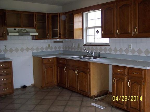 2nd image of 909 Cross Creek Dr