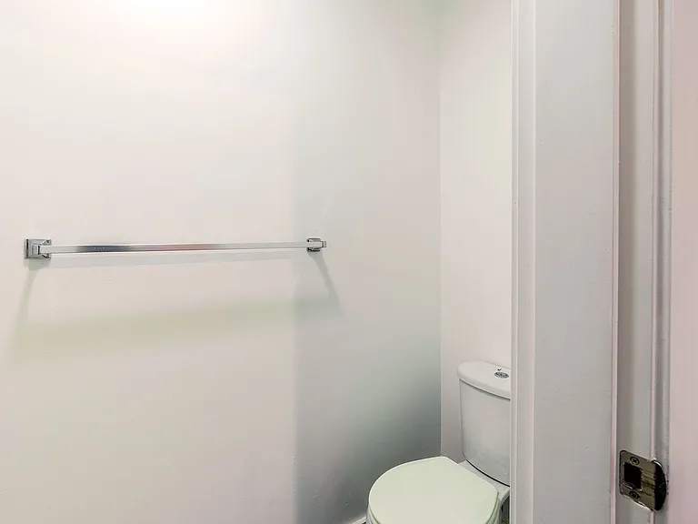 Modern Efficient Apartments in Prime Capitol Hill Location — Photo 14