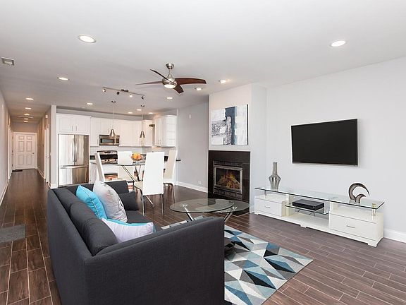 living room/kitchen