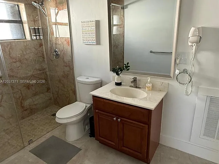 208 NW 7th St #1 — Photo 13