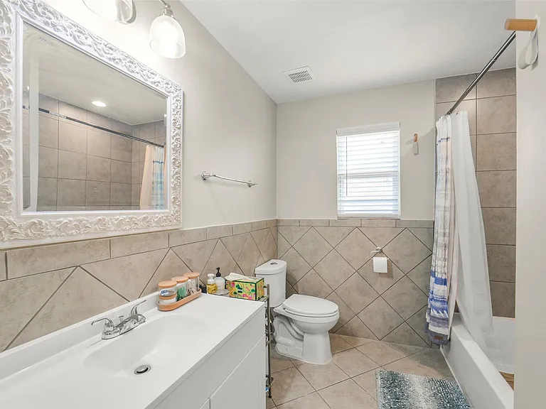 11026 Desert Springs Cir — Photo 31