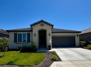 1140 Wasatch Dr, Madera, CA 93638