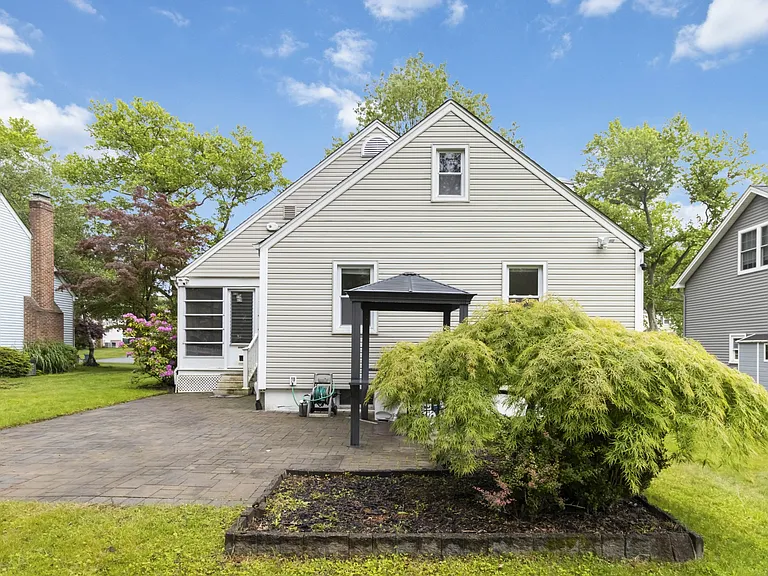 7 Evelyn Rd — Photo 18