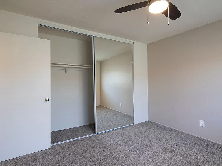 Pier View Apartments — Photo 8