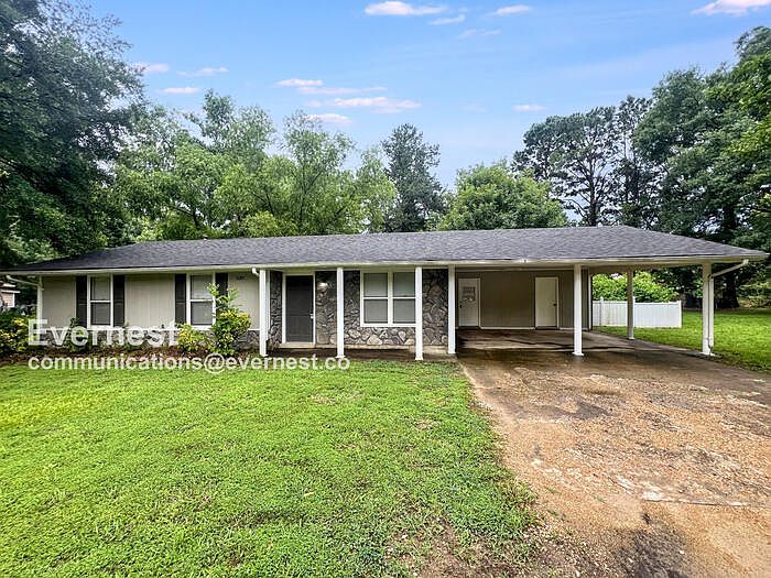1st image of 3685 Woodland Dr