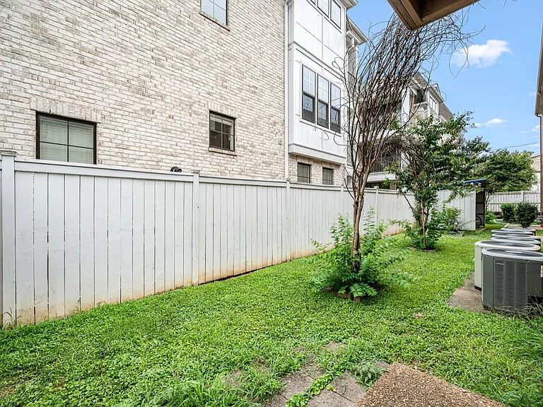 2118 Acklen Ave #107 — Photo 21