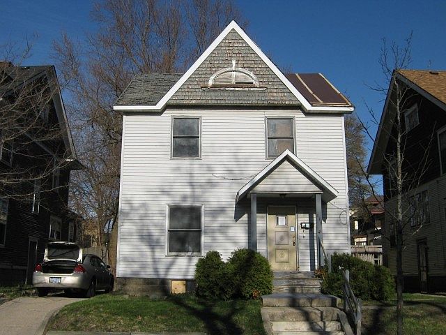 1st image of 814 Kalamazoo Ave SE