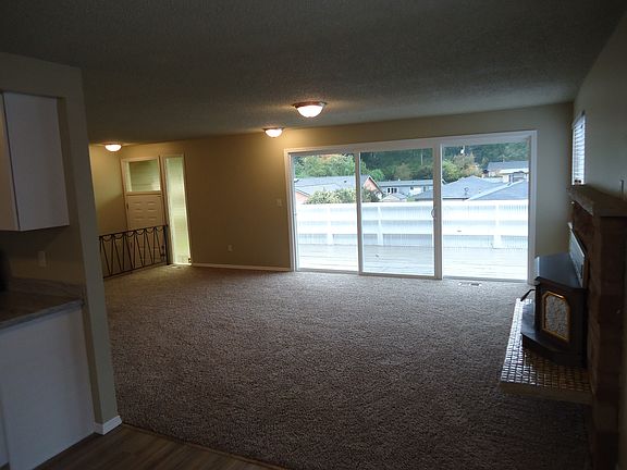 2nd image of 17107 6th Avenue Ct S