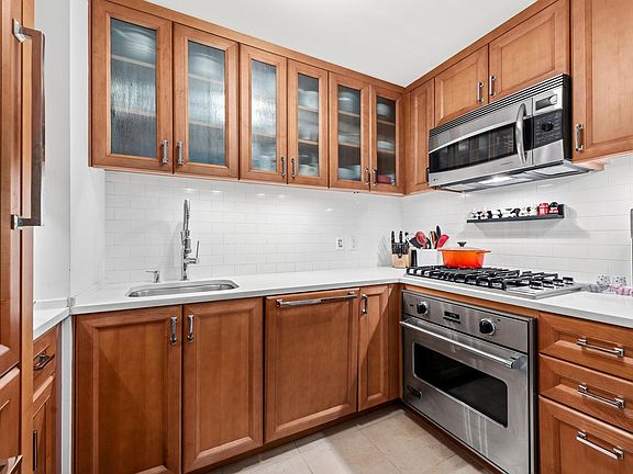 4th image of 205 E 85th St APT 16M