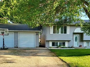 407 5th St NE, Hayfield, MN 55940