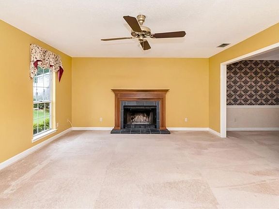 5th image of 1220 Edinburgh Ct