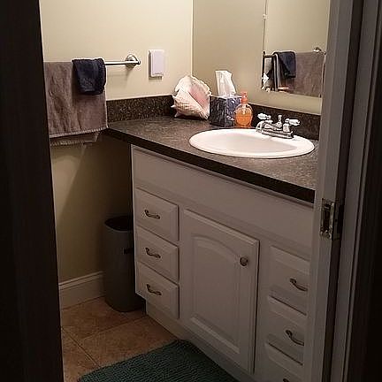 Upstairs full bath