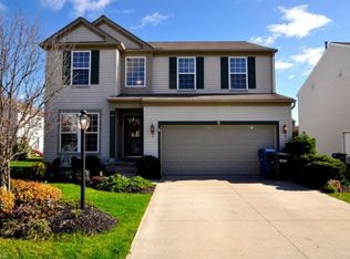 9665 Sunray Dr, Olmsted Falls, OH 44138