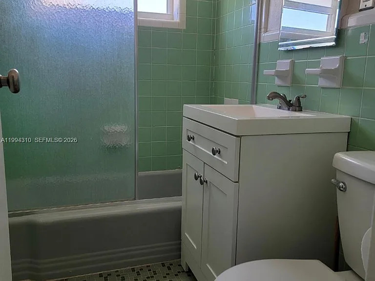 620 76th St #11 — Photo 9