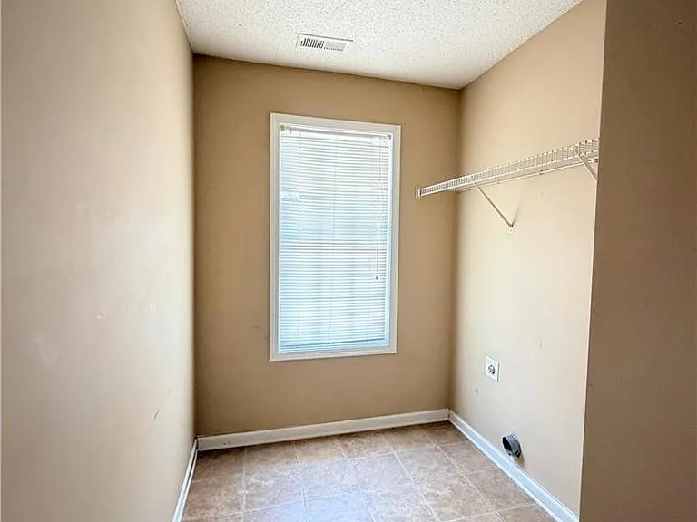 153 Greystone Cir — Photo 26