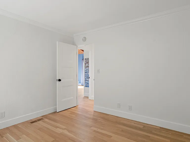 311 Grandview Ave — Photo 61
