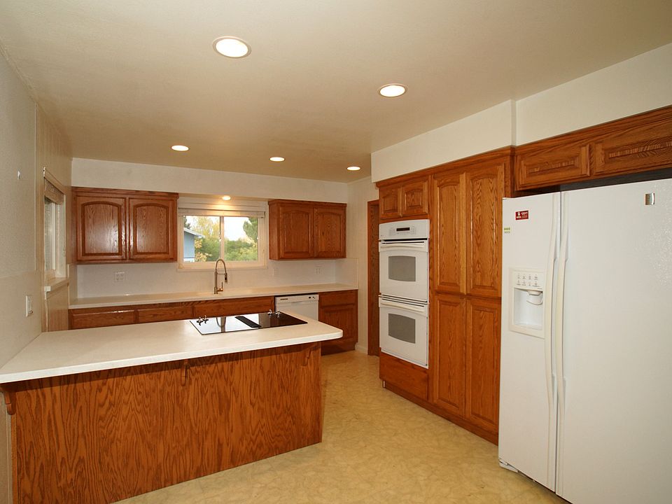 1st image of 3021 Stanford Ln