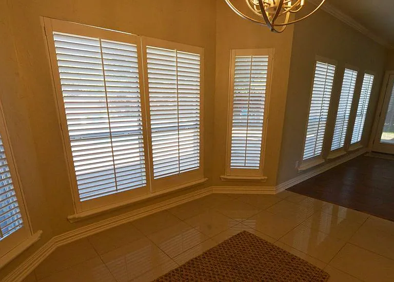 Open and light breakfast area