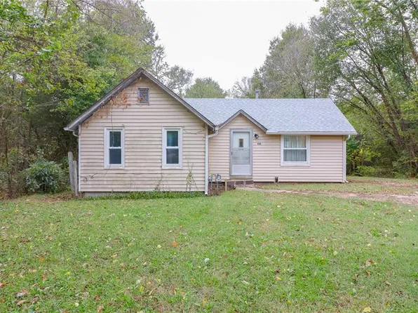 606 Lindy Ln, Holden, MO 64040