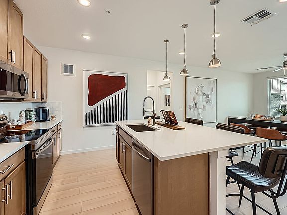 2232 Airkaree Heights Unit 101 - Web Quality - 006 - 08 Kitchen