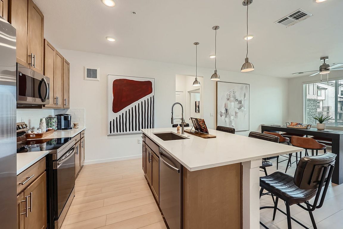 2232 Airkaree Heights Unit 101 - Web Quality - 006 - 08 Kitchen