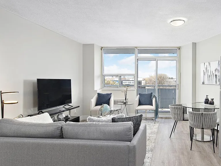 2050 Keele St — Photo 15
