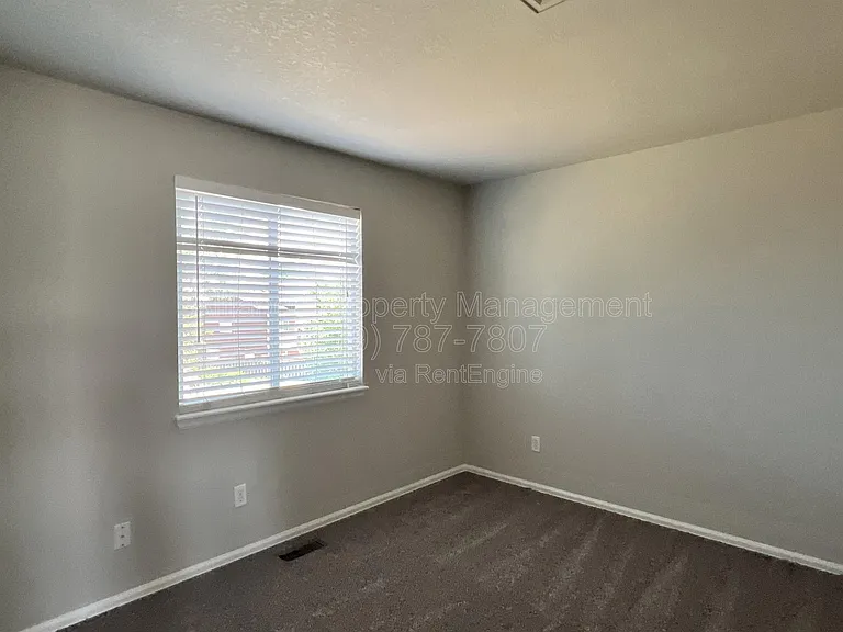 5671 Vermillion Bluffs Dr — Photo 27
