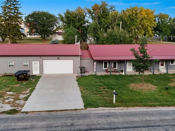504 Goldengate St, Robinson, KS 66532