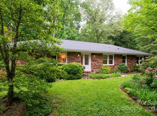 2 Brushwood Rd, Asheville, NC 28804