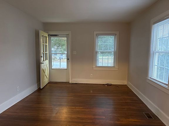 4th image of 2807 Four Seasons Blvd