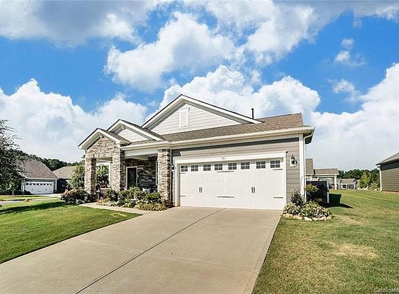 2nd image of 701 Blue Violet Ln