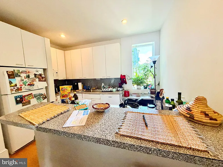 2114 Pine St #3F — Photo 5