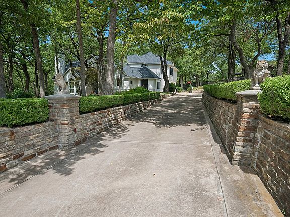 4th image of 801 Helen St