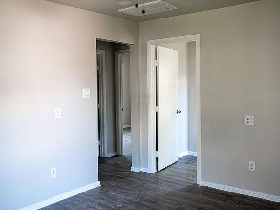 4th image of 2416 Smith Ave