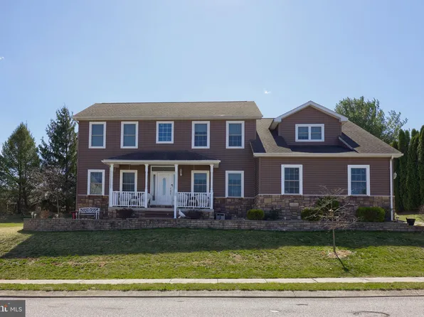 2401 Clairian Dr, York, PA 17403
