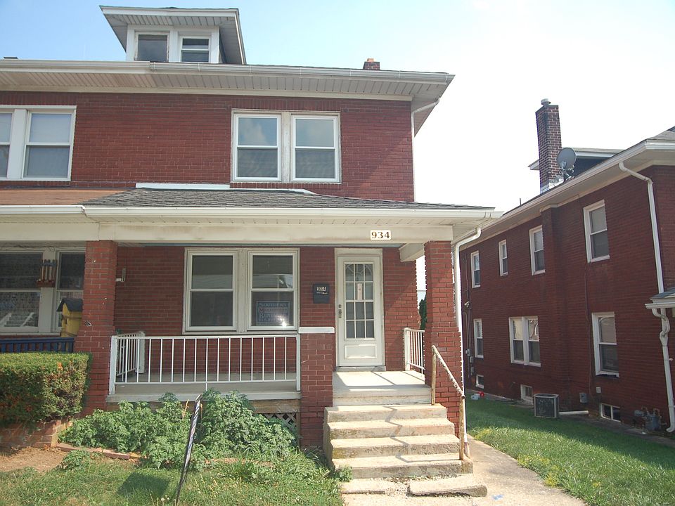 1st image of 934 W Locust St