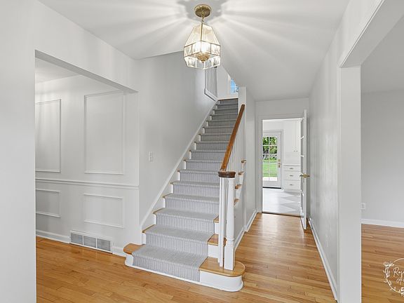 3rd image of 5 Marquette Ln