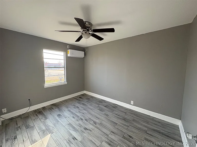 109 N Walker St — Photo 3