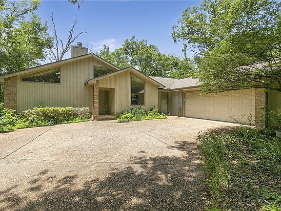 4th image of 46 Strichen Ln