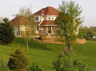 8419 Sunset Cir, Brandon, SD 57005