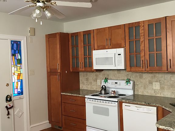 4th image of 7906 Montgomery Ave