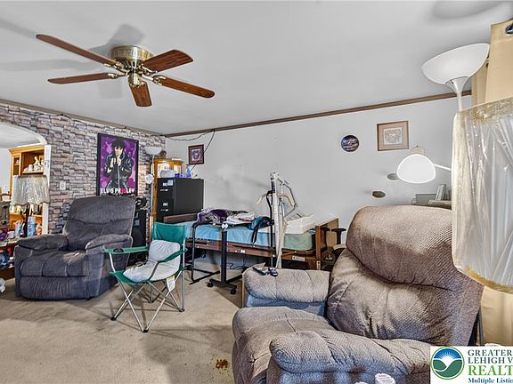 5th image of 124 1st St
