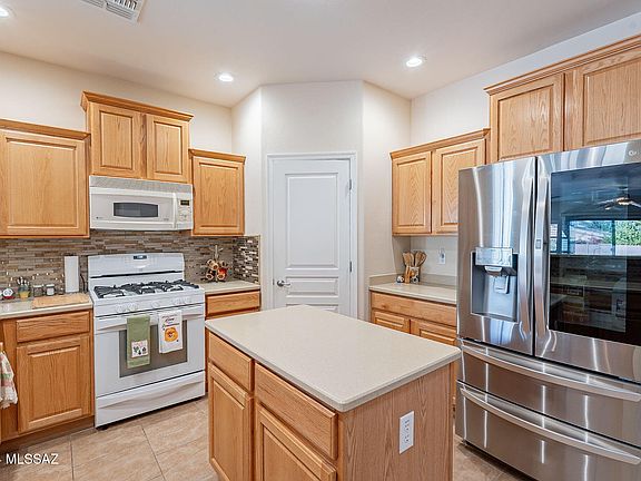 3rd image of 1332 W Camino Buenos Aires