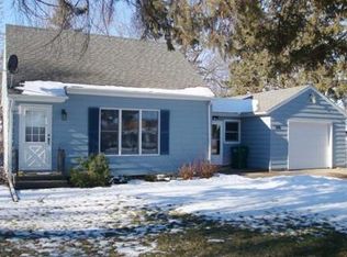 226 Eagle St S, Belle Plaine, MN 56011
