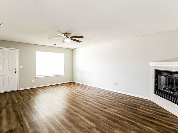 4th image of 514 NW Woodbury Dr